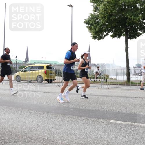 29.06.2025 - hella hamburg halbmarathon Lena Gebhardt http://msf.ph/oto/8447387 29.06.2025 10:30:15 Lombardsbrücke 8792, 180, 1097, 1547, 1694, 2302, 2699, 2901, 3443, 3573, 3613, 4575, 4580, 4819, 5063, 5322, 6598, 6616, 6626, 8388, 8792, 8941, 9095, 10162, 10880, 11376, 12305, 12349, 12350, 12460, 12461, 12504, 12537, 12687, 12688, 12710, 13031, 13418, 14304, 14421, 15266, 15789, 15938, 16182, 16504, 16601, 16604, 16735, 16769, 16864, 17529, 18046, 18503, 18671 meine-sportfotos.de