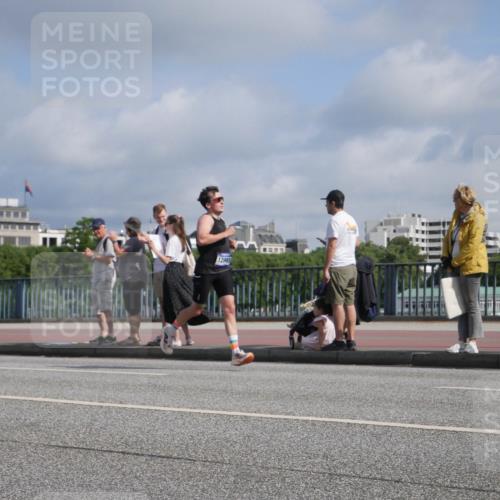 29.06.2025 - hella hamburg halbmarathon Luisa Fischer http://msf.ph/oto/8447395 29.06.2025 09:47:45 Kennedybrücke 12988, 1990, 2689, 4129, 4679, 4698, 4749, 6358, 7481, 8190, 9634, 10017 meine-sportfotos.de