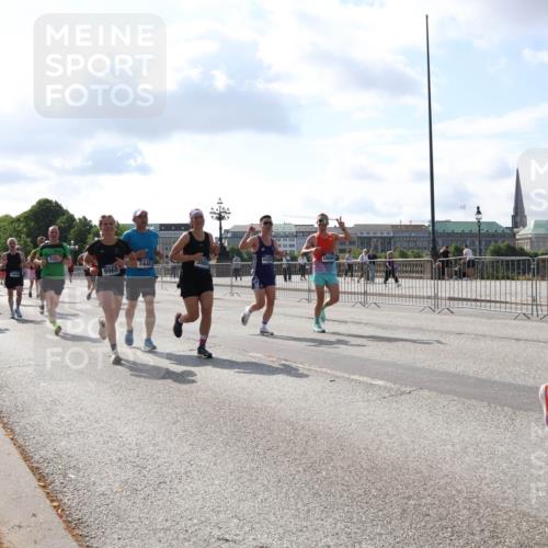 29.06.2025 - hella hamburg halbmarathon Lena Gebhardt http://msf.ph/oto/8447417 29.06.2025 09:53:36 Lombardsbrücke 7448, 9965, 000, 1466, 1558, 1735, 1750, 1759, 2234, 2270, 2365, 2402, 2516, 2623, 2823, 2890, 2937, 3004, 3146, 3186, 3414, 4091, 4140, 4247, 4310, 4553, 4949, 4997, 5022, 5115, 5132, 5362, 5460, 5532, 5623, 5624, 5650, 5692, 6071, 6081, 6203, 6282, 6309, 6375, 6388, 6460, 6575, 6903, 7204, 7322, 7385, 7448, 7450, 7480, 7765, 8023, 8063, 8269, 8664, 9030, 9126, 9626, 9633, 9723, 9965, 10792, 11077, 13009 meine-sportfotos.de