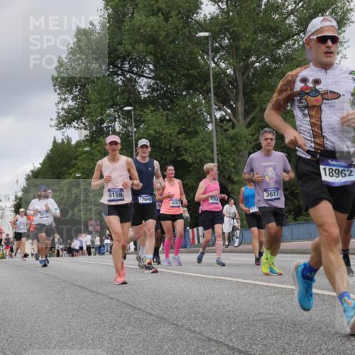 29.06.2025 - hella hamburg halbmarathon Luisa Fischer http://msf.ph/oto/8447444 29.06.2025 10:29:44 Kennedybrücke 104, 9811, 6159, 17049, 4267, 4268, 3, 4, 18962, 37, 431, 3617, 1973, 3617, 4267, 4268, 4315, 4358, 5494, 6159, 6637, 8281, 8942 meine-sportfotos.de