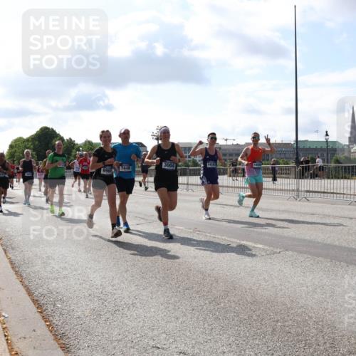 29.06.2025 - hella hamburg halbmarathon Lena Gebhardt http://msf.ph/oto/8447476 29.06.2025 09:53:37 Lombardsbrücke 3004, 14262, 7448, 9965, 1466, 1558, 1750, 1759, 2234, 2270, 2365, 2402, 2516, 2623, 2823, 2890, 2937, 3004, 3146, 3186, 3414, 4091, 4140, 4247, 4310, 4553, 4949, 4997, 5022, 5115, 5132, 5362, 5460, 5532, 5623, 5624, 5650, 5692, 6071, 6203, 6282, 6309, 6375, 6388, 6460, 6575, 6903, 7204, 7322, 7385, 7448, 7450, 7480, 7765, 8023, 8063, 8269, 8664, 9030, 9126, 9626, 9633, 9723, 9965, 10792, 11077, 13009 meine-sportfotos.de