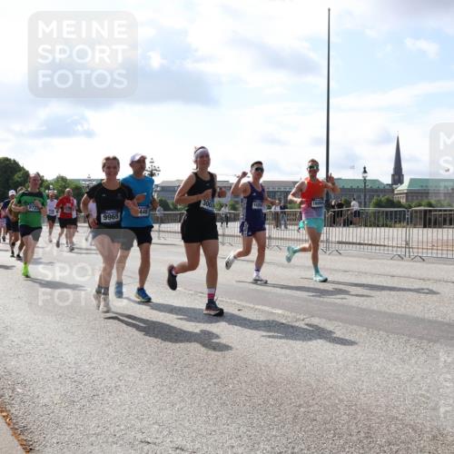 29.06.2025 - hella hamburg halbmarathon Lena Gebhardt http://msf.ph/oto/8447493 29.06.2025 09:53:37 Lombardsbrücke 9723, 14262, 16084, 448, 9965, 1466, 1558, 1750, 1759, 2234, 2270, 2365, 2402, 2516, 2623, 2823, 2890, 2937, 3004, 3146, 3186, 3414, 4091, 4140, 4247, 4310, 4553, 4949, 4997, 5022, 5115, 5132, 5362, 5460, 5532, 5623, 5624, 5650, 5692, 6071, 6203, 6282, 6309, 6375, 6388, 6460, 6575, 6903, 7204, 7322, 7385, 7448, 7450, 7480, 7765, 8023, 8063, 8269, 8664, 9030, 9126, 9626, 9633, 9723, 9965, 10792, 11077, 13009 meine-sportfotos.de