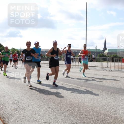 29.06.2025 - hella hamburg halbmarathon Lena Gebhardt http://msf.ph/oto/8447513 29.06.2025 09:53:37 Lombardsbrücke 972, 9965, 448, 3004, 14262, 1466, 1558, 1750, 1759, 2234, 2270, 2365, 2402, 2516, 2623, 2823, 2890, 2937, 3004, 3146, 3186, 3414, 4091, 4140, 4247, 4310, 4553, 4949, 4997, 5022, 5115, 5132, 5362, 5460, 5532, 5623, 5624, 5650, 5692, 6071, 6203, 6282, 6309, 6375, 6388, 6460, 6575, 6903, 7204, 7322, 7385, 7448, 7450, 7480, 7765, 8023, 8063, 8269, 8664, 9030, 9126, 9626, 9633, 9723, 9965, 10792, 11077, 13009 meine-sportfotos.de