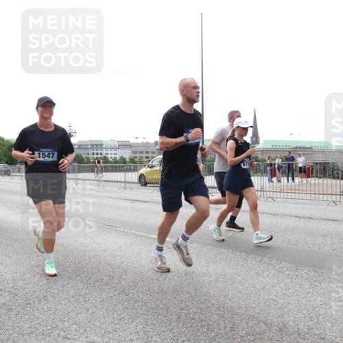 29.06.2025 - hella hamburg halbmarathon Lena Gebhardt http://msf.ph/oto/8447520 29.06.2025 10:30:16 Lombardsbrücke 1097, 1547, 879, 1097, 1547, 1647, 1694, 2302, 2699, 2901, 3443, 3573, 3613, 4575, 4580, 4819, 5063, 5322, 6598, 6616, 6626, 8388, 8792, 8941, 9095, 10162, 10880, 12305, 12349, 12350, 12460, 12461, 12504, 12537, 12687, 12688, 12710, 13031, 13418, 14304, 14421, 15266, 15757, 15789, 15938, 16182, 16504, 16601, 16604, 16735, 16769, 16864, 17529, 18046, 18503, 18671 meine-sportfotos.de