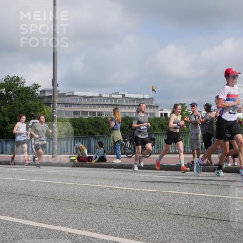 29.06.2025 - hella hamburg halbmarathon Luisa Fischer http://msf.ph/oto/8447530 29.06.2025 09:47:50 Kennedybrücke 15887, 4129, 1719, 1675, 1230, 467, 10017, 2689, 4129, 4679, 4698, 4749, 6358, 7481, 8190, 10017 meine-sportfotos.de