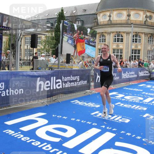 29.06.2025 - hella hamburg halbmarathon Michael Strokosch http://msf.ph/oto/8447534 29.06.2025 10:28:20 Ziel 3075, 7389, 12529, 16711 meine-sportfotos.de