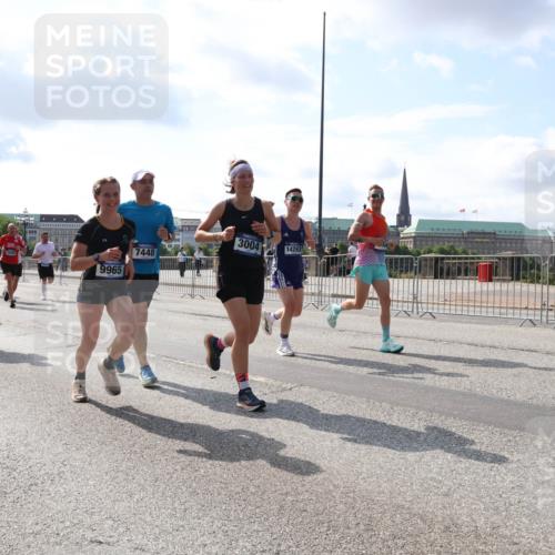 29.06.2025 - hella hamburg halbmarathon Lena Gebhardt http://msf.ph/oto/8447535 29.06.2025 09:53:37 Lombardsbrücke 0723, 9965, 7448, 3004, 14262, 1466, 1558, 1750, 1759, 2234, 2270, 2365, 2402, 2516, 2623, 2823, 2890, 2937, 3004, 3146, 3186, 3414, 4091, 4140, 4247, 4310, 4553, 4949, 4997, 5022, 5115, 5132, 5362, 5460, 5532, 5623, 5624, 5650, 5692, 6071, 6203, 6282, 6309, 6375, 6388, 6460, 6575, 6903, 7204, 7322, 7385, 7448, 7450, 7480, 7765, 8023, 8063, 8269, 8664, 9030, 9126, 9626, 9633, 9723, 9965, 10792, 11077, 13009 meine-sportfotos.de