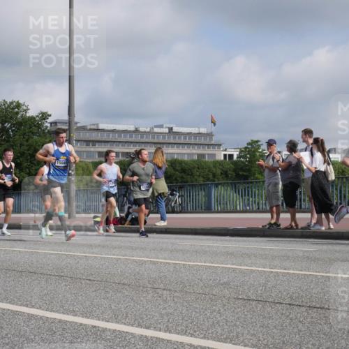 29.06.2025 - hella hamburg halbmarathon Luisa Fischer http://msf.ph/oto/8447568 29.06.2025 09:47:51 Kennedybrücke 1582, 13618, 17802, 15887, 1719, 1230, 16755, 2689, 4129, 4679, 4749, 6358, 7481, 8190, 10017 meine-sportfotos.de