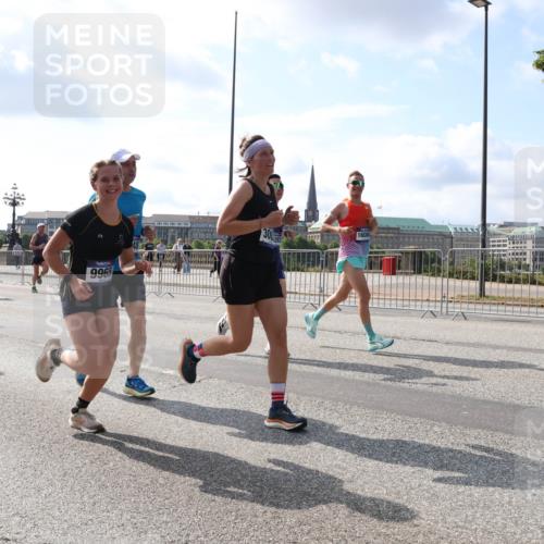 29.06.2025 - hella hamburg halbmarathon Lena Gebhardt http://msf.ph/oto/8447593 29.06.2025 09:53:37 Lombardsbrücke 9723, 744, 9965, 1608, 1466, 1558, 1750, 1759, 2234, 2270, 2365, 2402, 2516, 2623, 2823, 2890, 2937, 3004, 3146, 3186, 3414, 4091, 4140, 4247, 4310, 4553, 4949, 4997, 5022, 5115, 5132, 5362, 5460, 5532, 5623, 5624, 5650, 5692, 6071, 6203, 6282, 6309, 6375, 6388, 6460, 6575, 6903, 7204, 7322, 7385, 7448, 7450, 7480, 7765, 8023, 8063, 8269, 8664, 9030, 9126, 9626, 9633, 9723, 9965, 10792, 11077, 13009 meine-sportfotos.de