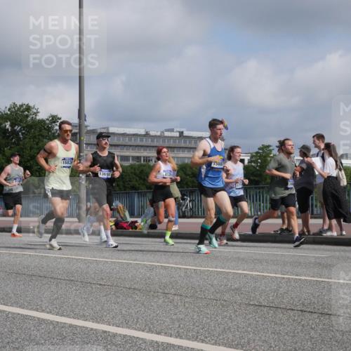 29.06.2025 - hella hamburg halbmarathon Luisa Fischer http://msf.ph/oto/8447602 29.06.2025 09:47:52 Kennedybrücke 15826, 13618, 4129, 15887, 1719, 30, 2689, 4129, 4679, 4749, 6358, 7481, 8190, 10017 meine-sportfotos.de