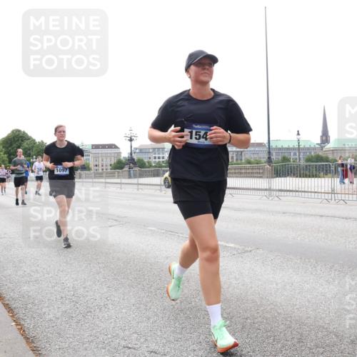 29.06.2025 - hella hamburg halbmarathon Lena Gebhardt http://msf.ph/oto/8447608 29.06.2025 10:30:16 Lombardsbrücke 1097, 154, 1097, 1547, 1647, 1694, 2302, 2699, 2901, 3443, 3573, 3613, 4575, 4580, 4819, 5063, 5322, 6598, 6616, 6626, 8388, 8792, 8941, 9095, 10162, 10880, 12305, 12349, 12350, 12460, 12461, 12504, 12537, 12687, 12688, 12710, 13031, 13418, 14304, 14421, 15266, 15757, 15789, 15938, 16182, 16504, 16601, 16604, 16735, 16769, 16864, 17529, 18046, 18503, 18671 meine-sportfotos.de