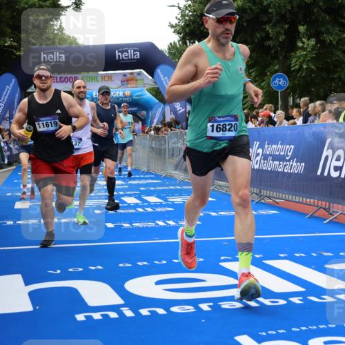 29.06.2025 - hella hamburg halbmarathon Strokosch-Dieckow http://msf.ph/oto/8447615 29.06.2025 10:39:06 Ziel 1164, 1445, 1803, 2262, 3282, 4359, 4759, 6682, 6686, 6687, 11305, 11447, 11619, 12137, 13729, 14311, 15556, 16656, 16820, 17668, 18149, 18547, 18734, 19151 meine-sportfotos.de