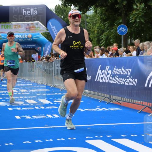 29.06.2025 - hella hamburg halbmarathon Strokosch-Dieckow http://msf.ph/oto/8447642 29.06.2025 10:39:04 Ziel 1164, 1445, 1803, 2262, 3136, 3282, 4359, 4759, 6682, 6686, 6687, 11447, 11619, 12137, 15556, 15561, 15873, 16656, 16820, 18149, 18547, 18734, 19151 meine-sportfotos.de