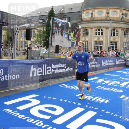 29.06.2025 - hella hamburg halbmarathon Michael Strokosch http://msf.ph/oto/8447653 29.06.2025 10:28:24 Ziel 3075, 12529, 14140, 16711 meine-sportfotos.de