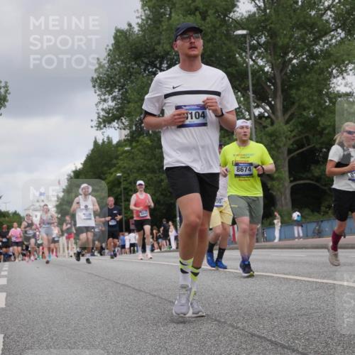 29.06.2025 - hella hamburg halbmarathon Luisa Fischer http://msf.ph/oto/8447656 29.06.2025 10:29:55 Kennedybrücke 104, 7921, 00, 8674, 83, 1300, 2306, 2775, 4267, 4268, 4315, 4844, 5494, 6905, 8306, 8674, 8942, 9811, 10104 meine-sportfotos.de