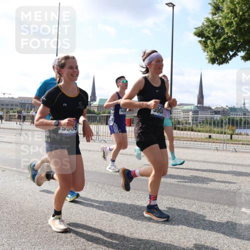 29.06.2025 - hella hamburg halbmarathon Lena Gebhardt http://msf.ph/oto/8447665 29.06.2025 09:53:38 Lombardsbrücke 19555, 14262, 5004, 1466, 1558, 1750, 1759, 2234, 2270, 2365, 2402, 2516, 2623, 2823, 2890, 2937, 3004, 3146, 3186, 3414, 4091, 4140, 4247, 4310, 4553, 4949, 4997, 5022, 5115, 5362, 5460, 5532, 5623, 5624, 5650, 5692, 6071, 6203, 6282, 6309, 6375, 6388, 6460, 6575, 6903, 7167, 7204, 7322, 7385, 7448, 7450, 7480, 7765, 8023, 8063, 8269, 8664, 9030, 9043, 9126, 9626, 9633, 9723, 9965, 10792, 11077, 11936, 13009 meine-sportfotos.de