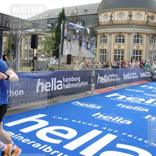 29.06.2025 - hella hamburg halbmarathon Michael Strokosch http://msf.ph/oto/8447695 29.06.2025 10:28:25 Ziel 3075, 12529, 14140, 16711 meine-sportfotos.de
