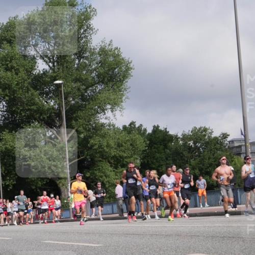 29.06.2025 - hella hamburg halbmarathon Luisa Fischer http://msf.ph/oto/8447696 29.06.2025 09:48:01 Kennedybrücke 7965, 57, 1686, 1707, 5187, 5550, 6878, 7186, 7880, 7965, 10484, 10876 meine-sportfotos.de