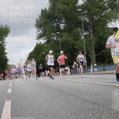 29.06.2025 - hella hamburg halbmarathon Luisa Fischer http://msf.ph/oto/8447705 29.06.2025 10:29:56 Kennedybrücke 1892, 2775, 2305, 6905, 4844, 14930, 1300, 674, 1300, 2306, 2775, 4268, 4315, 4844, 5494, 6905, 7929, 8306, 8674, 8942, 9811, 10104 meine-sportfotos.de