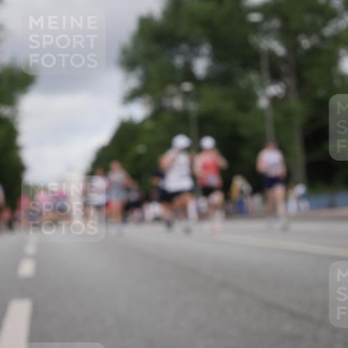 29.06.2025 - hella hamburg halbmarathon Luisa Fischer http://msf.ph/oto/8447717 29.06.2025 10:29:57 Kennedybrücke 16, 1300, 2306, 2775, 4844, 6905, 7929, 8306, 8674, 8942, 9811, 10104 meine-sportfotos.de