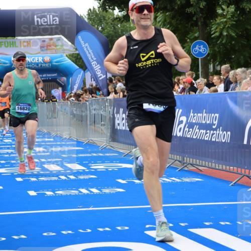 29.06.2025 - hella hamburg halbmarathon Strokosch-Dieckow http://msf.ph/oto/8447723 29.06.2025 10:39:04 Ziel 1164, 1445, 1803, 2262, 3136, 3282, 4359, 4759, 6682, 6686, 6687, 11447, 11619, 12137, 15556, 15561, 15873, 16656, 16820, 18149, 18547, 18734, 19151 meine-sportfotos.de
