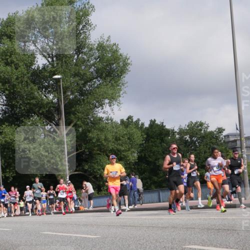 29.06.2025 - hella hamburg halbmarathon Luisa Fischer http://msf.ph/oto/8447725 29.06.2025 09:48:02 Kennedybrücke 5550, 1636, 12232, 7965, 57, 1686, 1707, 5187, 5550, 6878, 7186, 7880, 7965, 10484, 10876 meine-sportfotos.de