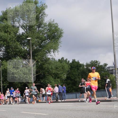 29.06.2025 - hella hamburg halbmarathon Luisa Fischer http://msf.ph/oto/8447777 29.06.2025 09:48:03 Kennedybrücke 2460, 168, 1707, 7965, 57, 1686, 1707, 5187, 5550, 6878, 7186, 7880, 7965, 10484, 10876 meine-sportfotos.de