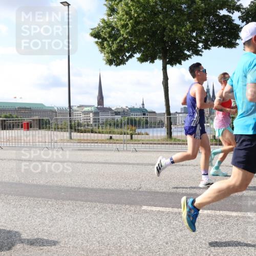 29.06.2025 - hella hamburg halbmarathon Lena Gebhardt http://msf.ph/oto/8447780 29.06.2025 09:53:39 Lombardsbrücke 1466, 1558, 1750, 1759, 2234, 2270, 2365, 2402, 2516, 2623, 2823, 2890, 2937, 3004, 3146, 3186, 3414, 4091, 4140, 4247, 4310, 4553, 4949, 5022, 5115, 5362, 5460, 5532, 5623, 5624, 5650, 5692, 6071, 6203, 6282, 6309, 6375, 6388, 6460, 6575, 6903, 7167, 7204, 7322, 7385, 7448, 7450, 7480, 7734, 7765, 8023, 8063, 8269, 9030, 9043, 9126, 9626, 9633, 9723, 9965, 10792, 11077, 11936, 13009 meine-sportfotos.de