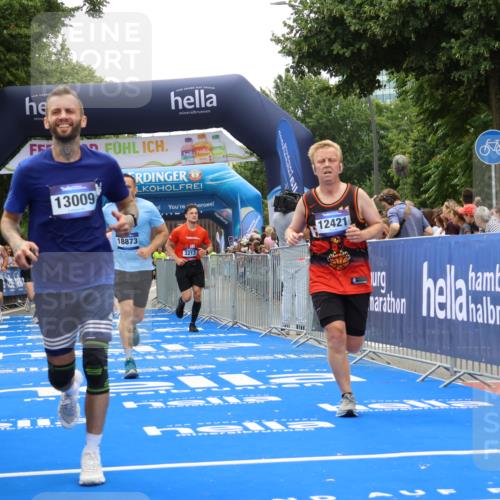 29.06.2025 - hella hamburg halbmarathon Strokosch-Dieckow http://msf.ph/oto/8447788 29.06.2025 10:48:51 Ziel 1094, 1381, 1452, 1884, 1892, 2260, 3213, 3985, 7067, 8889, 9482, 9661, 11519, 12421, 12533, 12534, 13009, 13183, 13976, 15309, 16653, 17007, 18873 meine-sportfotos.de