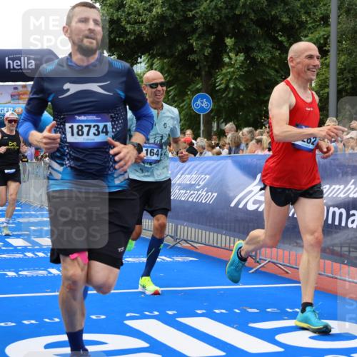 29.06.2025 - hella hamburg halbmarathon Strokosch-Dieckow http://msf.ph/oto/8447799 29.06.2025 10:39:03 Ziel 1164, 1445, 1803, 2262, 3136, 4359, 4759, 6682, 6686, 6687, 11447, 11619, 12137, 15556, 15561, 15873, 16656, 16820, 18149, 18547, 18734, 19151 meine-sportfotos.de