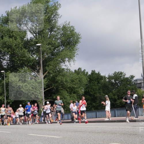 29.06.2025 - hella hamburg halbmarathon Luisa Fischer http://msf.ph/oto/8447817 29.06.2025 09:48:04 Kennedybrücke 10270, 5187, 57, 1686, 1707, 1894, 5187, 5550, 6878, 7186, 7880, 7965, 10484, 10876 meine-sportfotos.de
