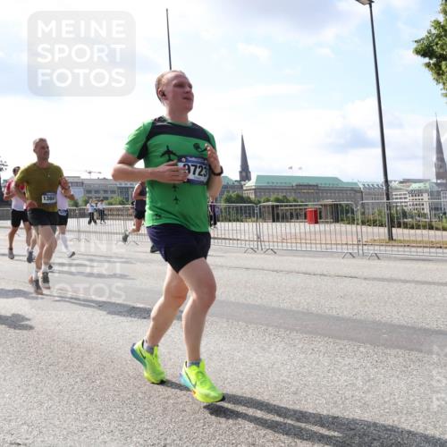 29.06.2025 - hella hamburg halbmarathon Lena Gebhardt http://msf.ph/oto/8447839 29.06.2025 09:53:39 Lombardsbrücke 18066, 1892, 13667, 9723, 1466, 1558, 1750, 1759, 2234, 2270, 2365, 2402, 2516, 2623, 2823, 2890, 2937, 3004, 3146, 3186, 3414, 4091, 4140, 4247, 4310, 4553, 4949, 5022, 5115, 5362, 5460, 5532, 5623, 5624, 5650, 5692, 6071, 6203, 6282, 6309, 6375, 6388, 6460, 6575, 6903, 7167, 7204, 7322, 7385, 7448, 7450, 7480, 7734, 7765, 8023, 8063, 8269, 9030, 9043, 9126, 9626, 9633, 9723, 9965, 10792, 11077, 11936, 13009 meine-sportfotos.de