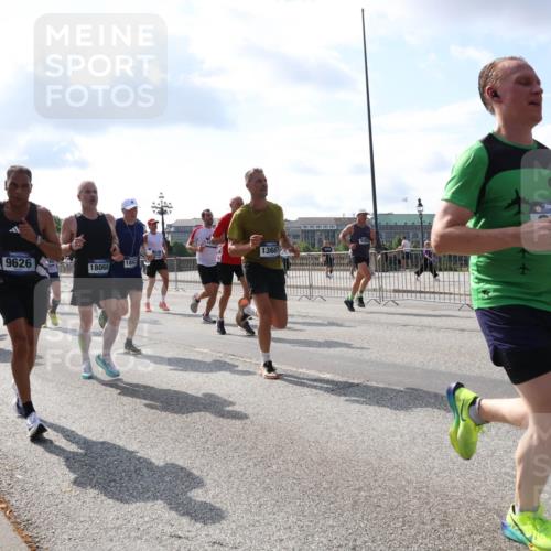 29.06.2025 - hella hamburg halbmarathon Lena Gebhardt http://msf.ph/oto/8447860 29.06.2025 09:53:39 Lombardsbrücke 1227, 13667, 9626, 1892, 293, 18066, 1466, 1558, 1750, 1759, 2234, 2270, 2365, 2402, 2516, 2623, 2823, 2890, 2937, 3004, 3146, 3186, 3414, 4091, 4140, 4247, 4310, 4553, 4949, 5022, 5115, 5362, 5460, 5532, 5623, 5624, 5650, 5692, 6071, 6203, 6282, 6309, 6375, 6388, 6460, 6575, 6903, 7167, 7204, 7322, 7385, 7448, 7450, 7480, 7734, 7765, 8023, 8063, 8269, 9030, 9043, 9126, 9626, 9633, 9723, 9965, 10792, 11077, 11936, 13009 meine-sportfotos.de