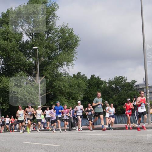 29.06.2025 - hella hamburg halbmarathon Luisa Fischer http://msf.ph/oto/8447891 29.06.2025 09:48:06 Kennedybrücke 17322, 12189, 12681, 13754, 5550, 1027, 15835, 1672, 57, 1686, 1707, 1894, 4463, 5187, 5550, 6878, 7186, 7880, 7965, 8062, 10484, 10876 meine-sportfotos.de