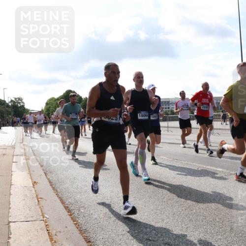 29.06.2025 - hella hamburg halbmarathon Lena Gebhardt http://msf.ph/oto/8447907 29.06.2025 09:53:40 Lombardsbrücke 4764, 2890, 136, 12271, 18066, 1892, 1466, 1558, 1750, 1759, 2234, 2270, 2365, 2402, 2516, 2623, 2823, 2890, 2937, 3004, 3146, 3186, 3414, 4091, 4140, 4247, 4310, 4553, 4949, 5022, 5115, 5362, 5460, 5532, 5623, 5624, 5650, 5692, 6071, 6203, 6282, 6309, 6375, 6388, 6460, 6575, 6903, 7167, 7204, 7322, 7385, 7448, 7450, 7480, 7734, 7765, 8023, 8063, 8269, 9030, 9043, 9126, 9626, 9633, 9723, 9965, 10792, 11077, 11936, 13009 meine-sportfotos.de