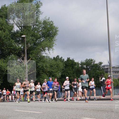 29.06.2025 - hella hamburg halbmarathon Luisa Fischer http://msf.ph/oto/8447913 29.06.2025 09:48:06 Kennedybrücke 17322, 2460, 13754, 5550, 16724, 10270, 57, 1686, 1707, 1894, 4463, 5187, 5550, 6878, 7186, 7880, 7965, 8062, 10484, 10876 meine-sportfotos.de