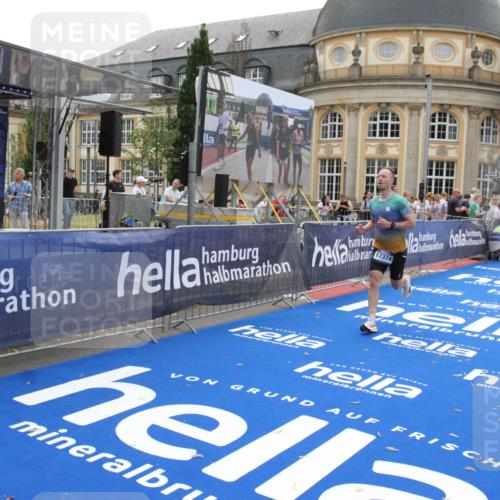 29.06.2025 - hella hamburg halbmarathon Michael Strokosch http://msf.ph/oto/8447957 29.06.2025 10:28:35 Ziel 5328, 17374 meine-sportfotos.de