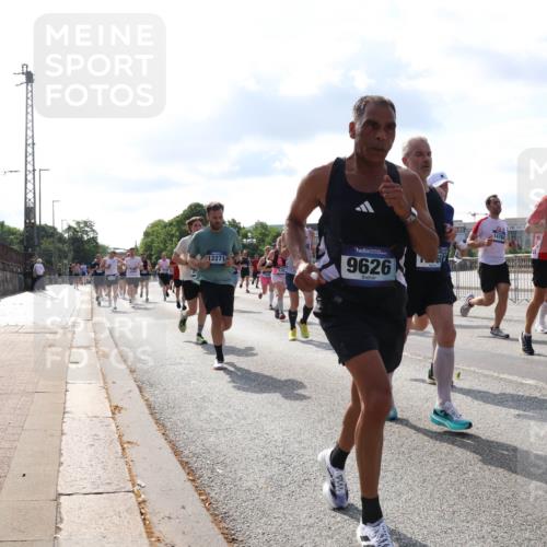 29.06.2025 - hella hamburg halbmarathon Lena Gebhardt http://msf.ph/oto/8447958 29.06.2025 09:53:40 Lombardsbrücke 12271, 9626, 14764, 1466, 1558, 1750, 1759, 2234, 2270, 2365, 2402, 2516, 2623, 2823, 2890, 2937, 3004, 3146, 3186, 3414, 4091, 4140, 4247, 4310, 4553, 4949, 5022, 5115, 5362, 5460, 5532, 5623, 5624, 5650, 5692, 6071, 6203, 6282, 6309, 6375, 6388, 6460, 6575, 6903, 7167, 7204, 7322, 7385, 7448, 7450, 7480, 7734, 7765, 8023, 8063, 8269, 9030, 9043, 9126, 9626, 9633, 9723, 9965, 10792, 11077, 11936, 13009 meine-sportfotos.de