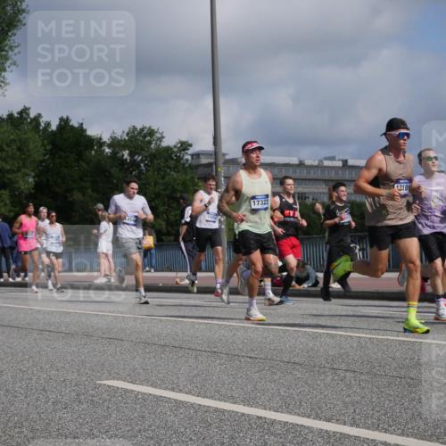 29.06.2025 - hella hamburg halbmarathon Luisa Fischer http://msf.ph/oto/8447969 29.06.2025 09:48:10 Kennedybrücke 15054, 454, 17322, 12189, 246, 1894, 4463, 5550, 6878, 7186, 8062, 10484 meine-sportfotos.de
