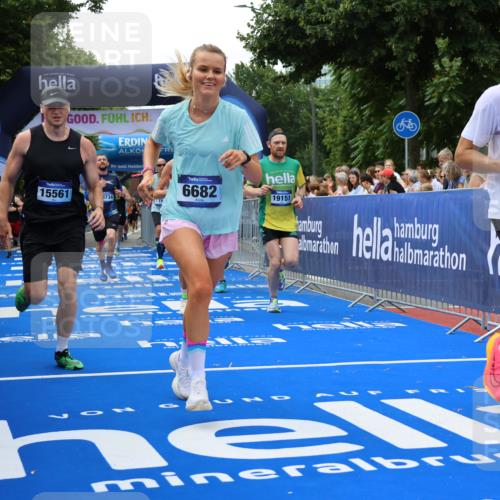29.06.2025 - hella hamburg halbmarathon Strokosch-Dieckow http://msf.ph/oto/8447992 29.06.2025 10:39:00 Ziel 1164, 1445, 1803, 2262, 2980, 3136, 4359, 4759, 6682, 6686, 6687, 8958, 11447, 11619, 12137, 13137, 15561, 15873, 16820, 18734, 19151 meine-sportfotos.de