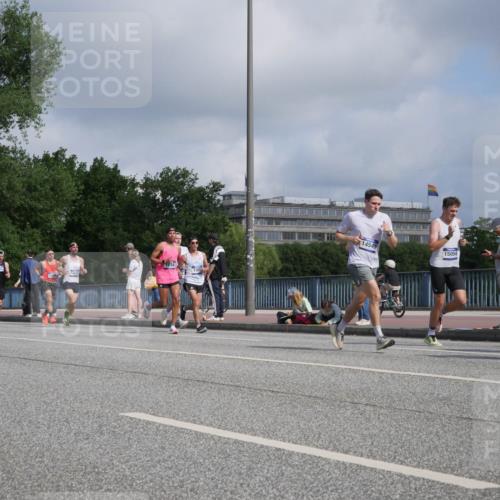 29.06.2025 - hella hamburg halbmarathon Luisa Fischer http://msf.ph/oto/8448021 29.06.2025 09:48:11 Kennedybrücke 1454, 14549, 15054, 1894, 4463, 5550, 6878, 7055, 7186, 8062, 9345, 10484 meine-sportfotos.de