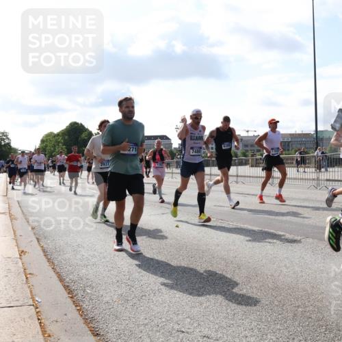 29.06.2025 - hella hamburg halbmarathon Lena Gebhardt http://msf.ph/oto/8448055 29.06.2025 09:53:41 Lombardsbrücke 271, 6388, 7480, 189, 2937, 1098, 1466, 1558, 1750, 1759, 2270, 2365, 2402, 2516, 2623, 2823, 2890, 2937, 3004, 3146, 3186, 3414, 4091, 4140, 4247, 4310, 4553, 4949, 5022, 5115, 5362, 5460, 5532, 5623, 5624, 5650, 5692, 6071, 6203, 6282, 6309, 6375, 6388, 6460, 6575, 6903, 7167, 7204, 7322, 7385, 7448, 7450, 7480, 7734, 7765, 8023, 8269, 9030, 9043, 9126, 9626, 9633, 9723, 9965, 10792, 11077, 11936, 13009 meine-sportfotos.de