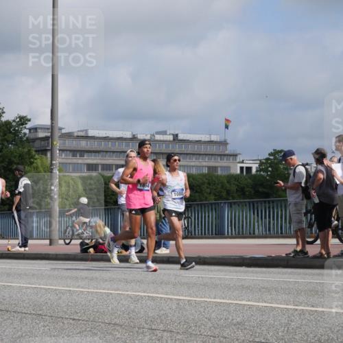 29.06.2025 - hella hamburg halbmarathon Luisa Fischer http://msf.ph/oto/8448068 29.06.2025 09:48:13 Kennedybrücke 18854, 14548, 1894, 1080, 1894, 4463, 7055, 7186, 8062, 9345, 10484 meine-sportfotos.de