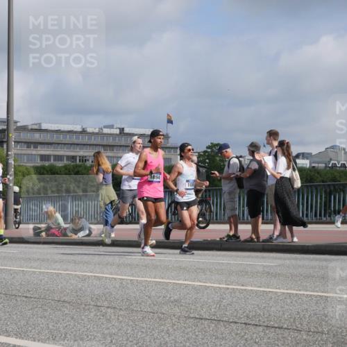 29.06.2025 - hella hamburg halbmarathon Luisa Fischer http://msf.ph/oto/8448087 29.06.2025 09:48:13 Kennedybrücke 4548, 1894, 1080, 1894, 4463, 7055, 7186, 8062, 9345, 10484 meine-sportfotos.de