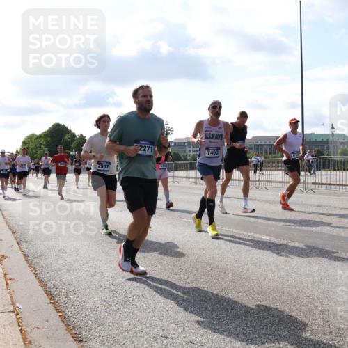 29.06.2025 - hella hamburg halbmarathon Lena Gebhardt http://msf.ph/oto/8448102 29.06.2025 09:53:41 Lombardsbrücke 4140, 5532, 2937, 2271, 7480, 14764, 1098, 1466, 1558, 1750, 1759, 2270, 2365, 2402, 2516, 2623, 2823, 2890, 2937, 3004, 3146, 3186, 3414, 4091, 4140, 4247, 4310, 4553, 4949, 5022, 5115, 5362, 5460, 5532, 5623, 5624, 5650, 5692, 6071, 6203, 6282, 6309, 6375, 6388, 6460, 6575, 6903, 7167, 7204, 7322, 7385, 7448, 7450, 7480, 7734, 7765, 8023, 8269, 9030, 9043, 9126, 9626, 9633, 9723, 9965, 10792, 11077, 11936, 13009 meine-sportfotos.de