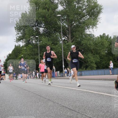 29.06.2025 - hella hamburg halbmarathon Luisa Fischer http://msf.ph/oto/8448103 29.06.2025 10:30:24 Kennedybrücke 4507, 18978, 18074, 2045, 3389, 15027, 10158, 2045, 3389, 4507, 4509, 5177, 6214, 10158 meine-sportfotos.de
