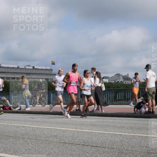 29.06.2025 - hella hamburg halbmarathon Luisa Fischer http://msf.ph/oto/8448107 29.06.2025 09:48:13 Kennedybrücke 14548, 1532, 894, 1080, 1894, 4463, 7055, 7186, 8062, 9345, 10484 meine-sportfotos.de