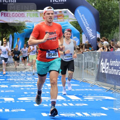 29.06.2025 - hella hamburg halbmarathon Strokosch-Dieckow http://msf.ph/oto/8448146 29.06.2025 10:38:48 Ziel 2296, 2719, 2980, 3783, 6684, 8450, 8958, 9264, 9540, 10218, 11055, 11281, 11282, 13137, 13755, 13800, 14093, 15257, 15372, 17722, 19004 meine-sportfotos.de