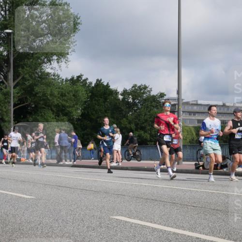 29.06.2025 - hella hamburg halbmarathon Luisa Fischer http://msf.ph/oto/8448170 29.06.2025 09:48:16 Kennedybrücke 16148, 1776, 9345, 9118, 67, 17691, 8062, 1894, 4463, 4812, 7055, 8062, 9345 meine-sportfotos.de