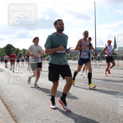 29.06.2025 - hella hamburg halbmarathon Lena Gebhardt http://msf.ph/oto/8448183 29.06.2025 09:53:41 Lombardsbrücke 2937, 71, 7480, 1098, 1466, 1558, 1750, 1759, 2270, 2365, 2402, 2516, 2623, 2823, 2890, 2937, 3004, 3146, 3186, 3414, 4091, 4140, 4247, 4310, 4553, 4949, 5022, 5115, 5362, 5460, 5532, 5623, 5624, 5650, 5692, 6071, 6203, 6282, 6309, 6375, 6388, 6460, 6575, 6903, 7167, 7204, 7322, 7385, 7448, 7450, 7480, 7734, 7765, 8023, 8269, 9030, 9043, 9126, 9626, 9633, 9723, 9965, 10792, 11077, 11936, 13009 meine-sportfotos.de